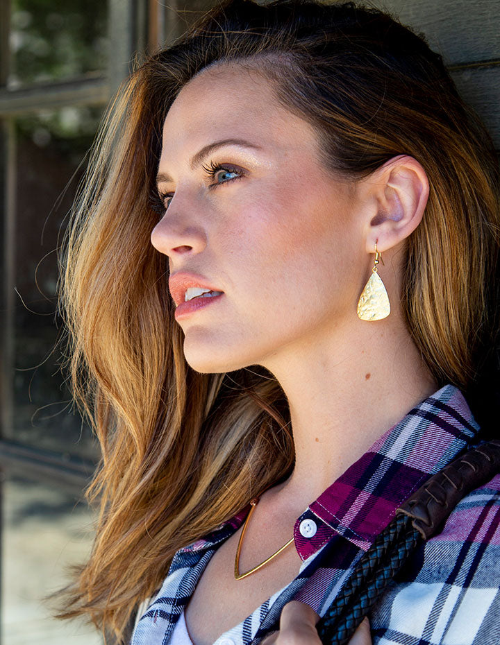 HL HAMMERED TRIANGLE EARRINGS